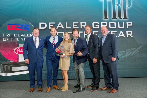JX Truck Center – Peterbilt receiving the 2022 TRP Dealer of the Year award